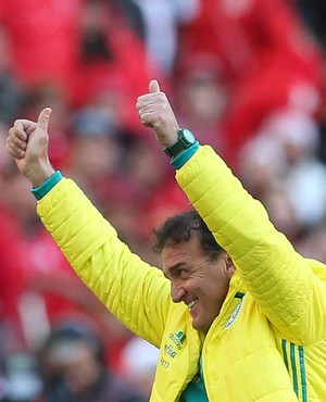 Tombo de Cuca e goleiros trapalhões concorrem ao lance mais bizarro