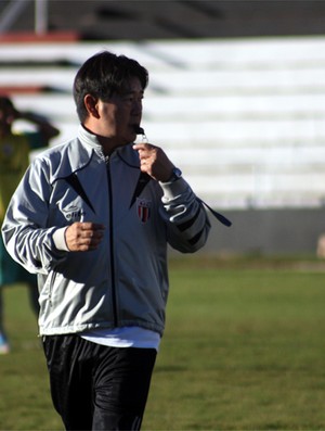 Sérgio Tanaka, técnico do Botafogo e filhos (Foto: Cleber Akamine / Globoesporte.com)
