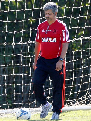 Ney Franco no treino do Flamengo (Foto: Marcos Tristão / Agência O Globo)