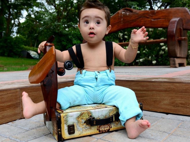 Luiz tem Síndrome de Down e faz sucesso em fotos publicadas pela mãe no Instagram (Foto: Rafaela Monteiro/Arquivo pessoal )