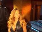 Mariah Carey usa look decotado