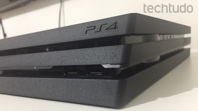 Confira o que vem na caixa da PlayStation 4 (Foto: Victor Teixeira / TechTudo)