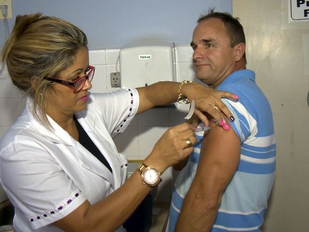 Vacina sendo aplicada em Vitória (Foto: Reprodução/ TV Gazeta)