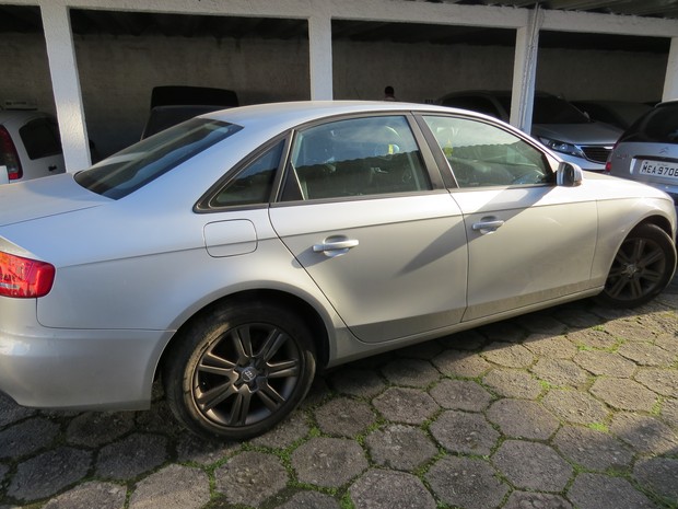 Carro de luxo está entre bens apreendidos pela Polícia Civil (Foto: Divulgação/Polícia Civil)