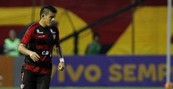 Lateral Ayrton vê vantagem importante ( Felipe Oliveira/Divulgação/EC Vitória)