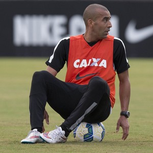 Bastidores: Timão espera resposta da Conmebol sobre Sheik e Mendoza