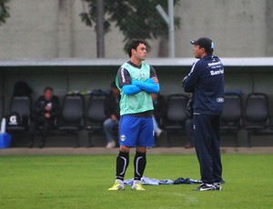 Kleber conversa com Luxemburgo (Foto: Lucas Uebel/Divulgação, Grêmio)