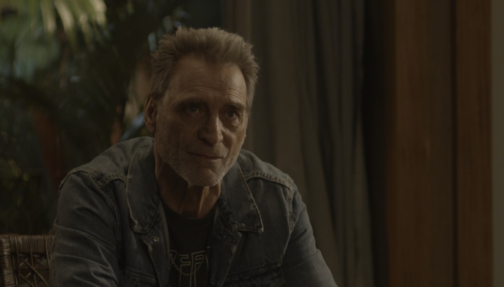 Gordo fica surpreso com anúncio da filha (Foto: TV Globo)