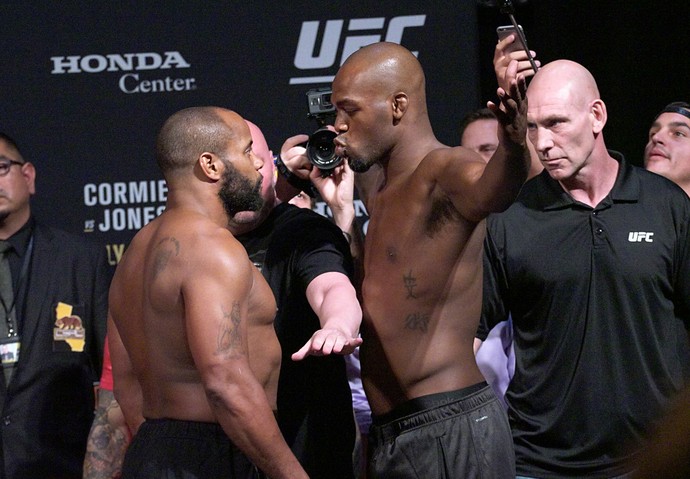 Daniel Cormier, Jon Jones, pesagem UFC 214, encarada (Foto: Evelyn Rodrigues)