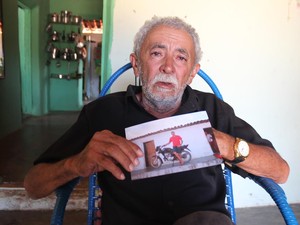 Domingos de Carvalho, pais de uma das vítima (Foto: Ellyo Teixeira/G1)