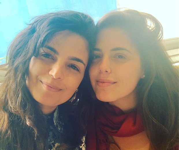 Emanuelle Araujo e com a filha Bruna  (Foto: Reprodução/Instagram)