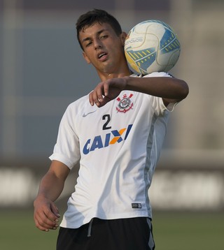 Corinthians eleva salário de Marciel, e clube formador aguarda acerto