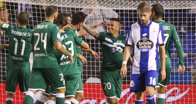 Luciano volta ao Brasil para férias, e Corinthians aguarda negociações