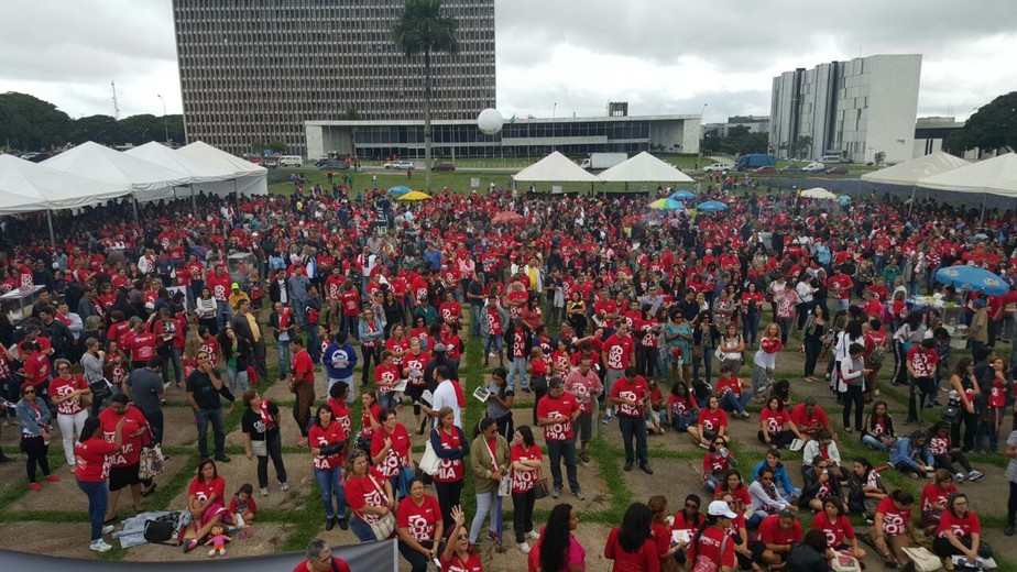 DF ameaça cortar ponto de servidor que for a assembleia em horário de trabalho