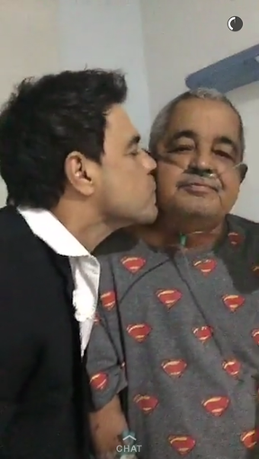 Zezé di Camargo visita o pai no hospital (Foto: Reprodução / Snapchat)
