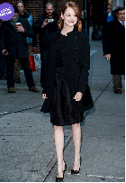 Look do dia: Emma Stone aposta em visual totalmente preto em evento