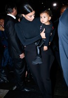 Com 1 ano, filha de Kim Kardashian já tem a própria stylist, diz site