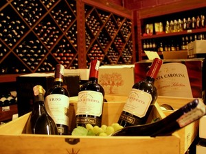 G1 preparou um roteiro com os cinco melhoes lugares para comprar e degustar vinhos em Manaus (Foto: Mônica Dias/G1)