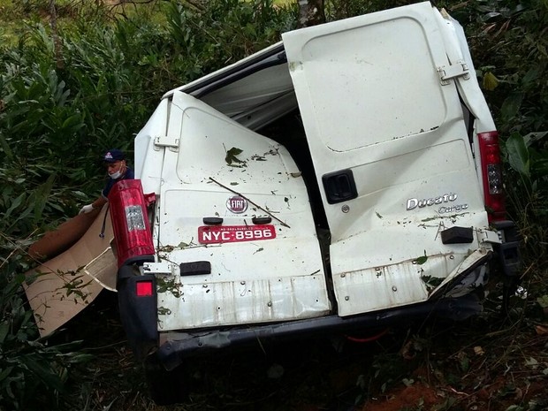 G1 Homem Morre Ao Cair Em Ribanceira Na Mg 347 Em Cristina Mg Notícias Em Sul De Minas 1690