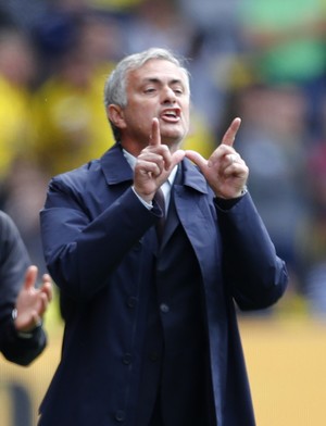Mourinho durante o jogo do Manchester United diante do Watford (Foto: Reuters / Eddie Keogh)