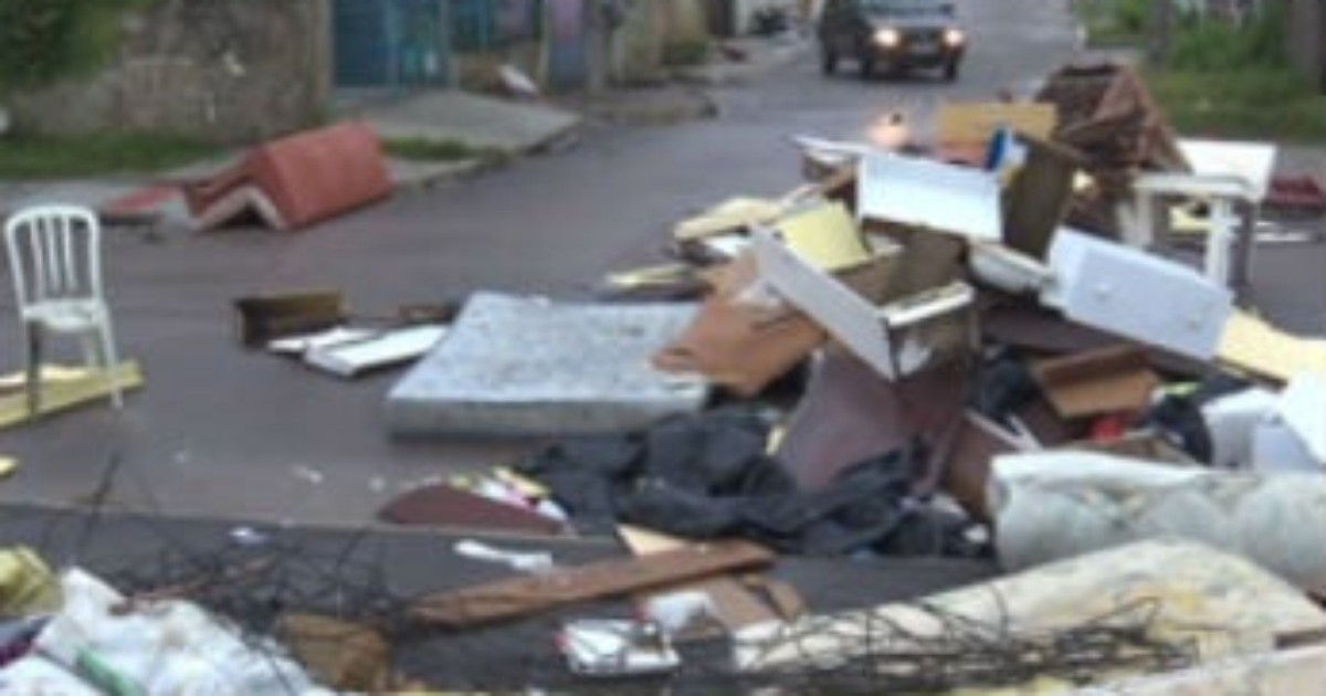 Moradores de Curitiba jogam no lixo móveis e colchões pedidos na ... - Globo.com