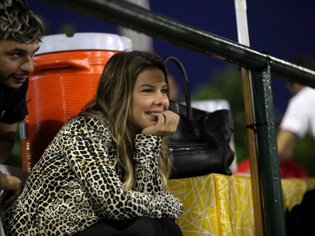 Fernanda Souza acompanha partida de futebol no Rio (Foto: Cláudio Andrade/ Foto Rio News)