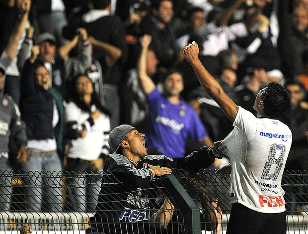 Corinthians x Vasco, Paulinho (Foto: Agência AFP)
