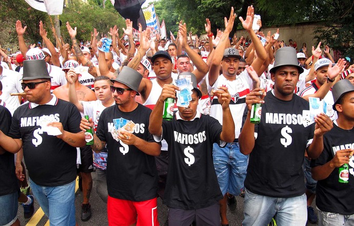 Protesto torcida São Paulo (Foto: Marcos Ribolli)