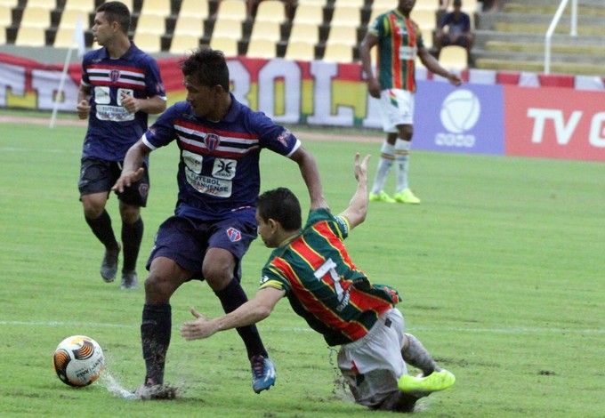 Hélton do Maranhão em jogo contra Sampaio no Castelão (Foto: De Jesus / O Estado)