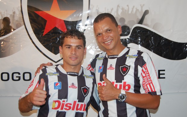 Apresentação de Warley e Doda no Botafogo-PB (Foto: Lucas Barros / Globoesporte.com/pb)