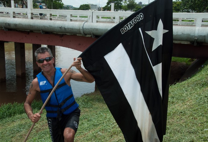 Gilberto Cardoso torcedor Botafogo canoa Juiz de Fora (Foto: Marcos Alfredo Gomes)