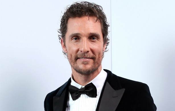 Quando se mudou para uma nova casa, o ator Matthew McConaughey viu o fantasma de uma velha senhora lá. Além disso, passou por episódios bizarros no local, como quando ouviu uma moeda cair sobre uma superfície de vidro mas não encontrou nenhuma parte do imóvel em que isso pudesse ter ocorrido longe da presença dele. (Foto: Getty Images)