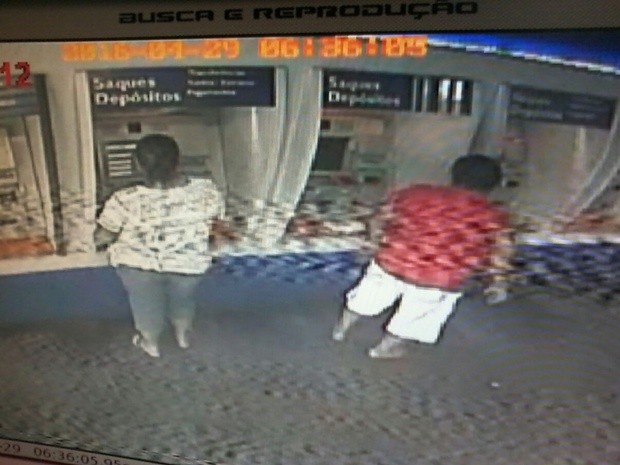 Polícia da Paraíba suspeitou do casal depois que eles foram flagrados acessando a conta da vítima (Foto: Reprodução/ Polícia Civil)