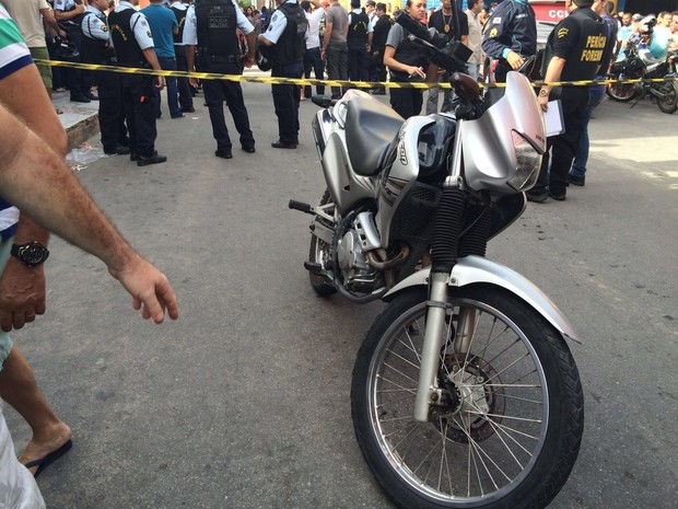 Policial militar é morto a tiros ao reagir a assalto em Fortaleza (Foto: Wânyffer Monteiro/TV Verdes Mares)