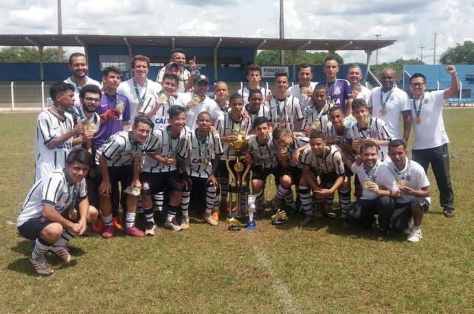 Corinthians conquista título de torneio sub-14 em cima do Palmeiras em Campo Grande (Foto: Divulgação/Fundesporte)