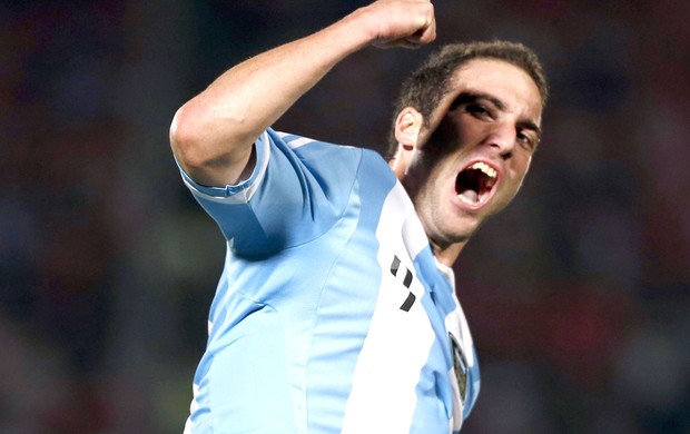 Higuain comemora gol contra o chile (Foto: Agência Reuters)