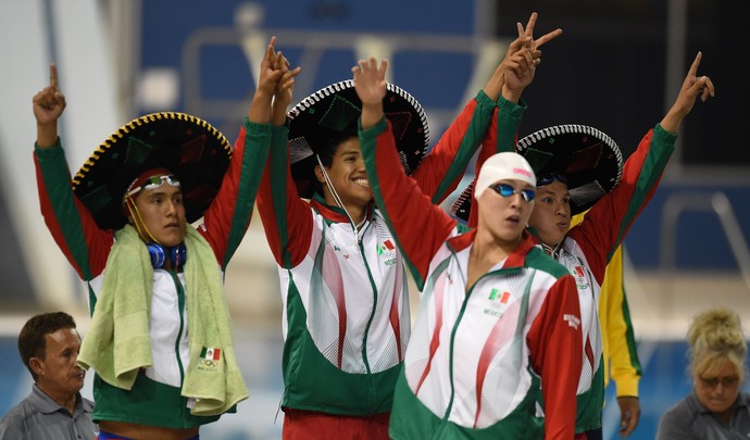 Mexicanos natação revezamento 4x200 sombreiros (Foto:  Tomthy A. Clary/AFP/Getty Images))