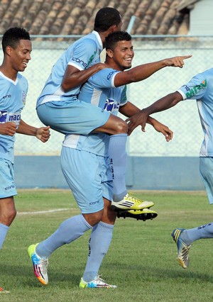 Romário Macaé x Madureira (Foto: Tiago Ferreira)