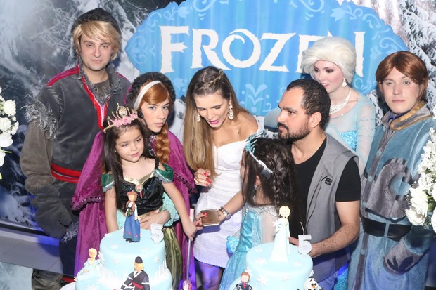 Luciano Camargo e as filhas (Foto: Marcelo Brammer e Thiago Duran / AgNews)