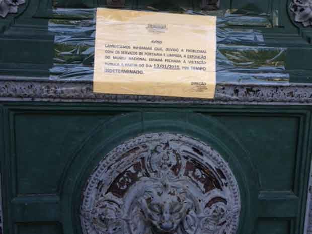 Museu Nacional amanheceu de portas fechadas nesta segunda (Foto: Káthia Mello / G1)