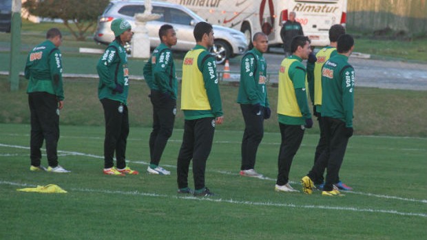 Elenco do Coritiba durante treinamento no CT da Graciosa (Foto: Gabriel Hamilko / GloboEsporte.com)