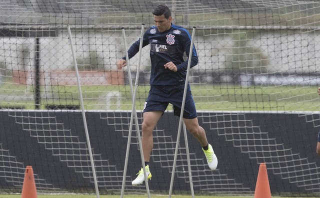 Balbuena tem 'chance pequena' de voltar ao Corinthians em clássico; lateral é vetado