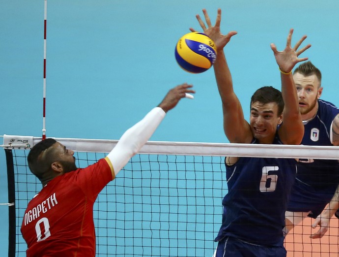 Ngapeth Itália França vôlei Olimpíada Rio (Foto: Marcelo del Pozo / Reuters)