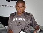 Álvaro dribla alcoolismo e faz 'estágio' (Arthur Costa)