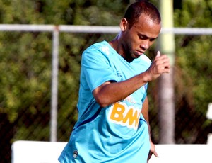 Ananias está pronto para jogar pelo Cruzeiro (Foto: Washington Alves / Vipcomm)