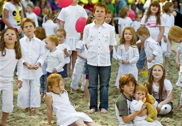 Crianças participam de encontro de ruivos na Holanda, em 2010. (Foto: AFP)