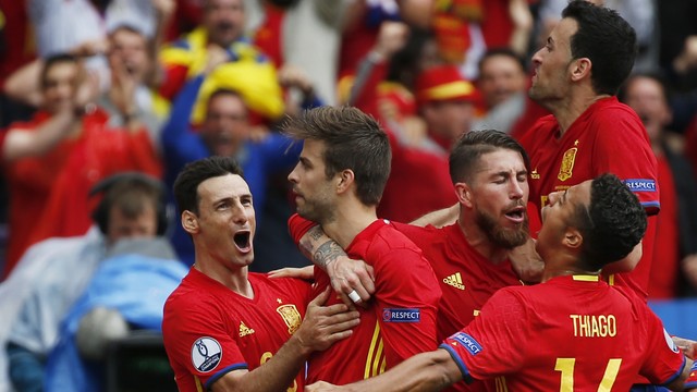 Espanha insiste, supera retranca tcheca com Piqué e estreia com vitória na Eurocopa 2016-06-13t144618z_108830778_mt1aci14435594_rtrmadp_3_soccer-euro-esp-cze
