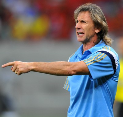 Gareca admite que pensou em sair, mas agora pede apoio da torcida