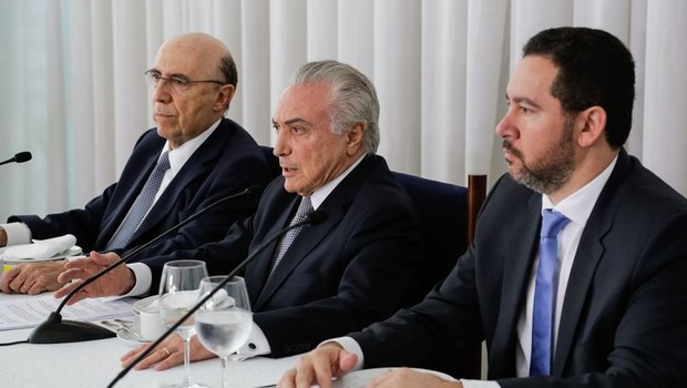 O presidente Michel Temer, ao lado do ministro da Fazenda, Henrique Meirelles (Foto: Marcos Corrêa/PR)