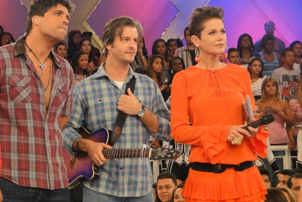 Vitor e Leo enchem Xuxa de elogios  (Foto: TV Xuxa/TV Globo)